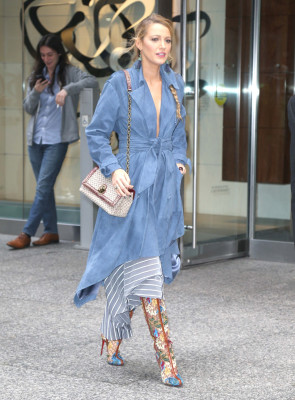 Blake Lively Leaving an office building in New York 10/16/2017