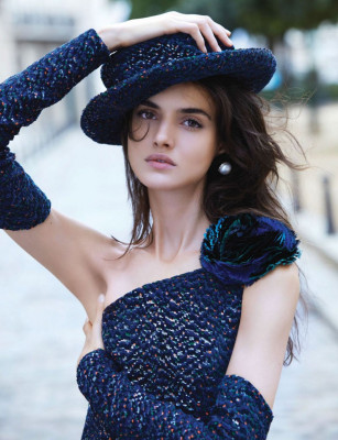 Blanca Padilla – Harper’s Bazaar Magazine Singapore December 2017 Cover and Pics