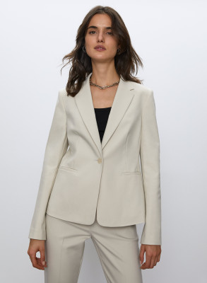 Blanca Padilla - Aritzia Babaton 