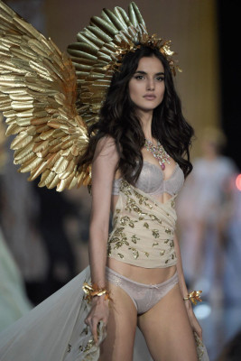 Blanca Padilla – 2017 Victoria’s Secret Fashion Show Runway in Shanghai