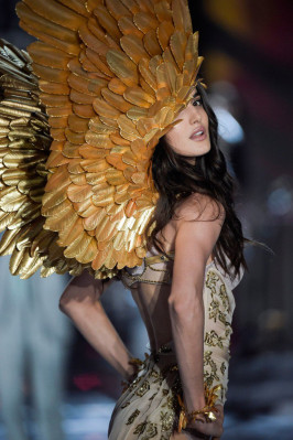 Blanca Padilla – 2017 Victoria’s Secret Fashion Show Runway in Shanghai