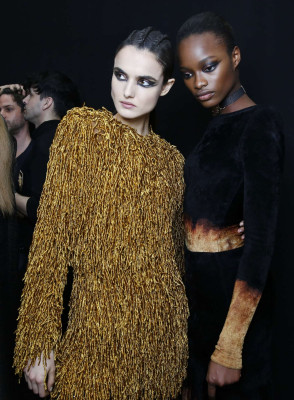 Blanca Padilla – Balmain Runway Show at 2017 PFW in Paris