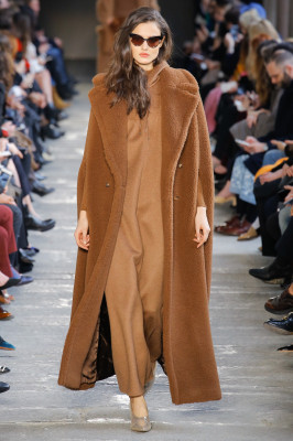 Blanca Padilla - Max Mara Fall/Winter 2017 Fashion Show in Milan