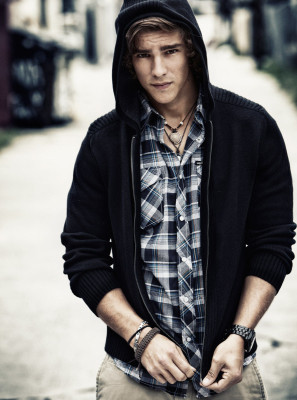 photo 3 in Brenton Thwaites gallery [id596693] 2013-01-20 00:00:00