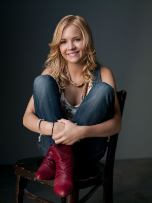 Brittany Robertson pic #514539