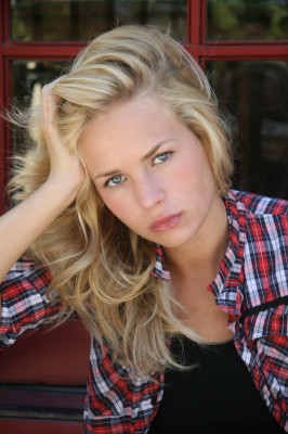 Brittany Robertson pic #514542