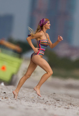 photo 14 in Brooklyn Decker gallery [id686611] 2013-12-24 00:00:00
