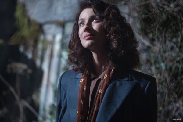 Caitriona Balfe - &quot;Outlander&quot; 1x01 - Sassenach Stills