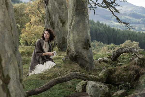 Caitriona Balfe - &quot;Outlander&quot; 1x01 - Sassenach Stills