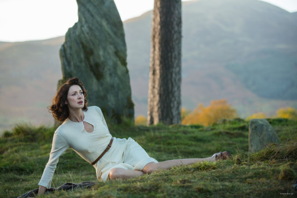 Caitriona Balfe - &quot;Outlander&quot; 1x01 - Sassenach Stills