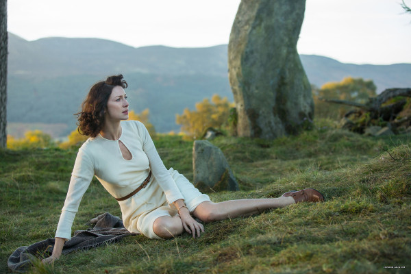 Caitriona Balfe - &quot;Outlander&quot; 1x01 - Sassenach Stills