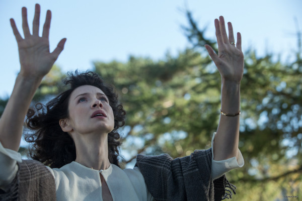 Caitriona Balfe - &quot;Outlander&quot; 1x01 - Sassenach Stills