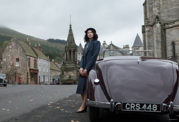 Caitriona Balfe - &quot;Outlander&quot; 1x01 - Sassenach Stills