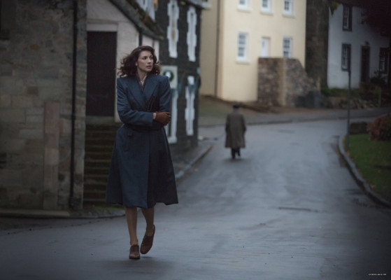 Caitriona Balfe - &quot;Outlander&quot; 1x01 - Sassenach Stills