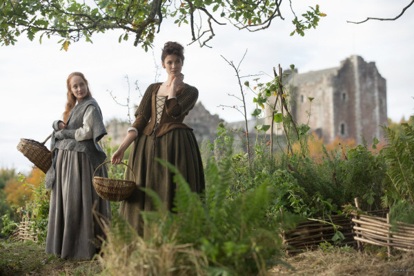 Caitriona Balfe - &quot;Outlander&quot; 1x02 - Castle Leoch Stills