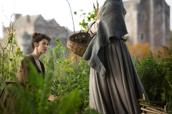 Caitriona Balfe - &quot;Outlander&quot; 1x02 - Castle Leoch Stills