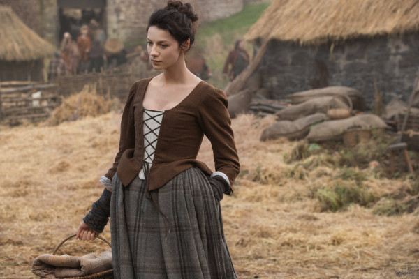 Caitriona Balfe - &quot;Outlander&quot; 1x02 - Castle Leoch Stills