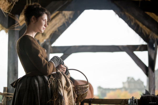 Caitriona Balfe - &quot;Outlander&quot; 1x02 - Castle Leoch Stills