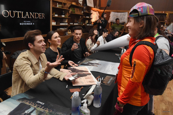 Caitriona Balfe - New York Comic Con - Signing 10/06/18