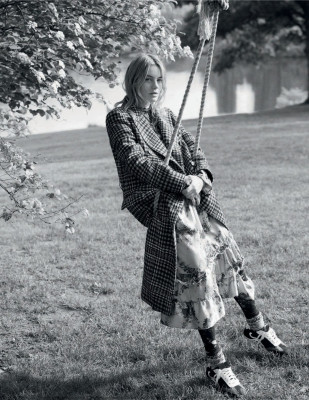 CAMILLE ROWE in Elle Magazine, Italy December 2019