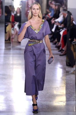 Candice Swanepoel – Bottega Veneta Show in Milan