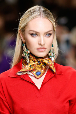 Candice Swanepoel – Versace Show in Milan 