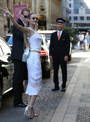 Candice Swanepoel Style – Milan, Italy 