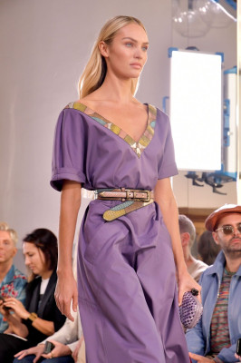 Candice Swanepoel – Bottega Veneta Show in Milan