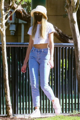 Candice Swanepoel - Miami, Dec 23 '20