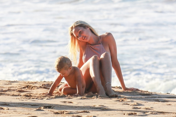 Candice Swanepoel pic #1023705