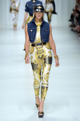 Candice Swanepoel – Versace Show in Milan 