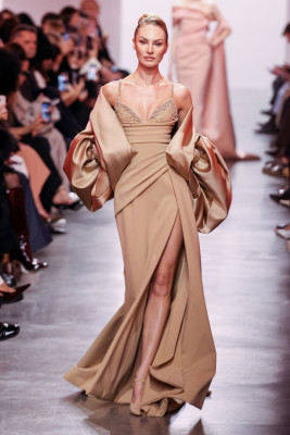 Candice Swanepoel – Walks at Elie Saab S/S 2025 Fashion Show PFW