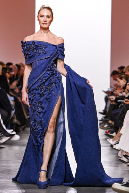 Candice Swanepoel – Walks at Elie Saab S/S 2025 Fashion Show PFW