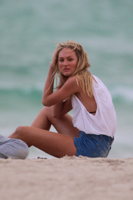 Candice Swanepoel pic #702087