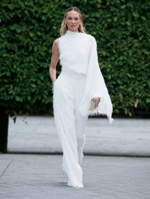 Candice Swanepoel at Oscar&#039;s Pre-Spring 2025 show