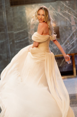 Candice Swanepoel - Oscar de la Renta 