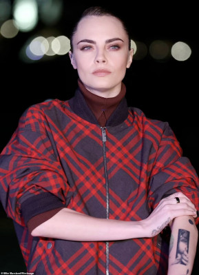Cara Delevingne - Burberry’s Show During London Fashion Week 