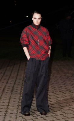 Cara Delevingne - Burberry’s Show During London Fashion Week 