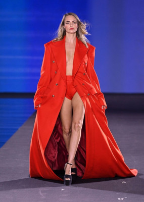 Cara Delevingne – Walks L’Oreal Paris Fashion Show at PFW
