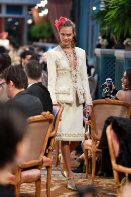 Cara Delevingne – Chanel Fashion Show in Paris