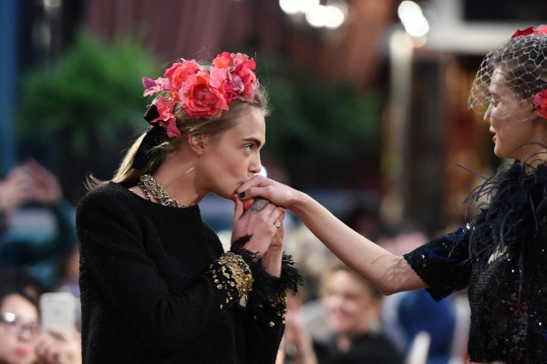 Cara Delevingne – Chanel Fashion Show in Paris