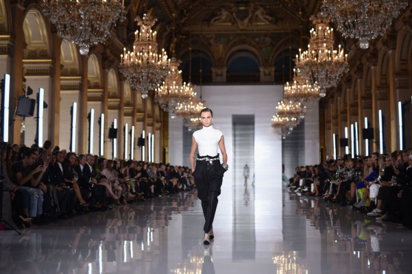 Cara Delevingne Walks Balmain Show, Paris Fashion Week 09/28/2018