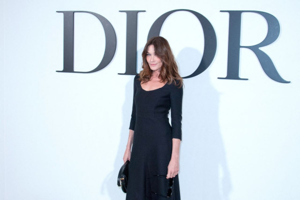 Carla Bruni – Dior Show at Paris Fashion Week 02/25/2020