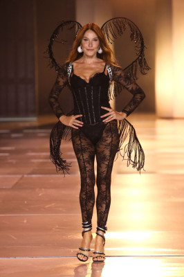 Carla Bruni – Runway at Victoria’s Secret Fashion Show 2024