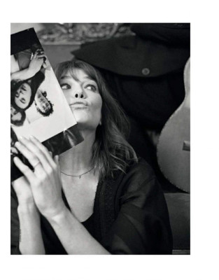 Carla Bruni – Elle France December 2017