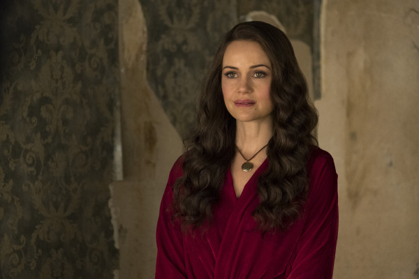 Carla Gugino - The Haunting of Hill House (2018) 1x05 &#039;The Bent-Neck Lady&#039;