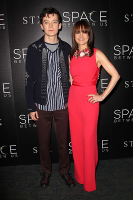 Carla Gugino – ‘The Space Between Us’ Premiere in New York