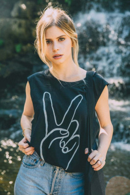 photo 5 in Carlson Young gallery [id1205980] 2019-07-31 00:00:00