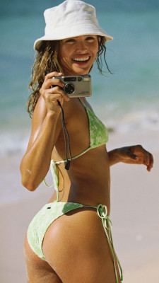 CAROLINA SANCHEZ for Triangl Swimwear 2020