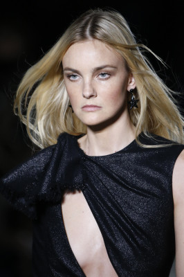 Caroline Trentini - Versace Spring/Summer 2018 Fashion Show in Milan